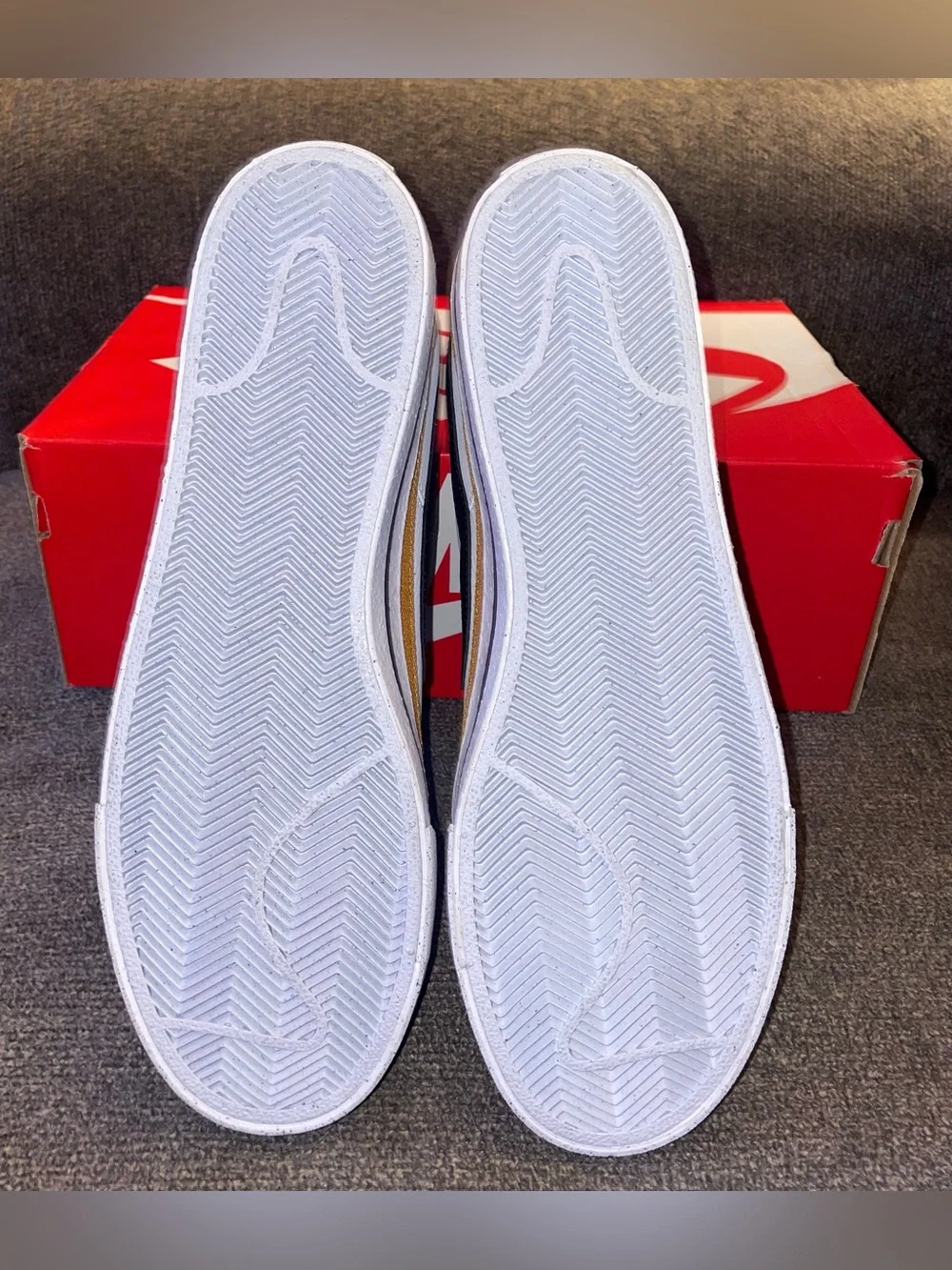 Mens Size 9 / Women’s Size 10.5 Nike NIKE COURT LEGACY NN Shoes